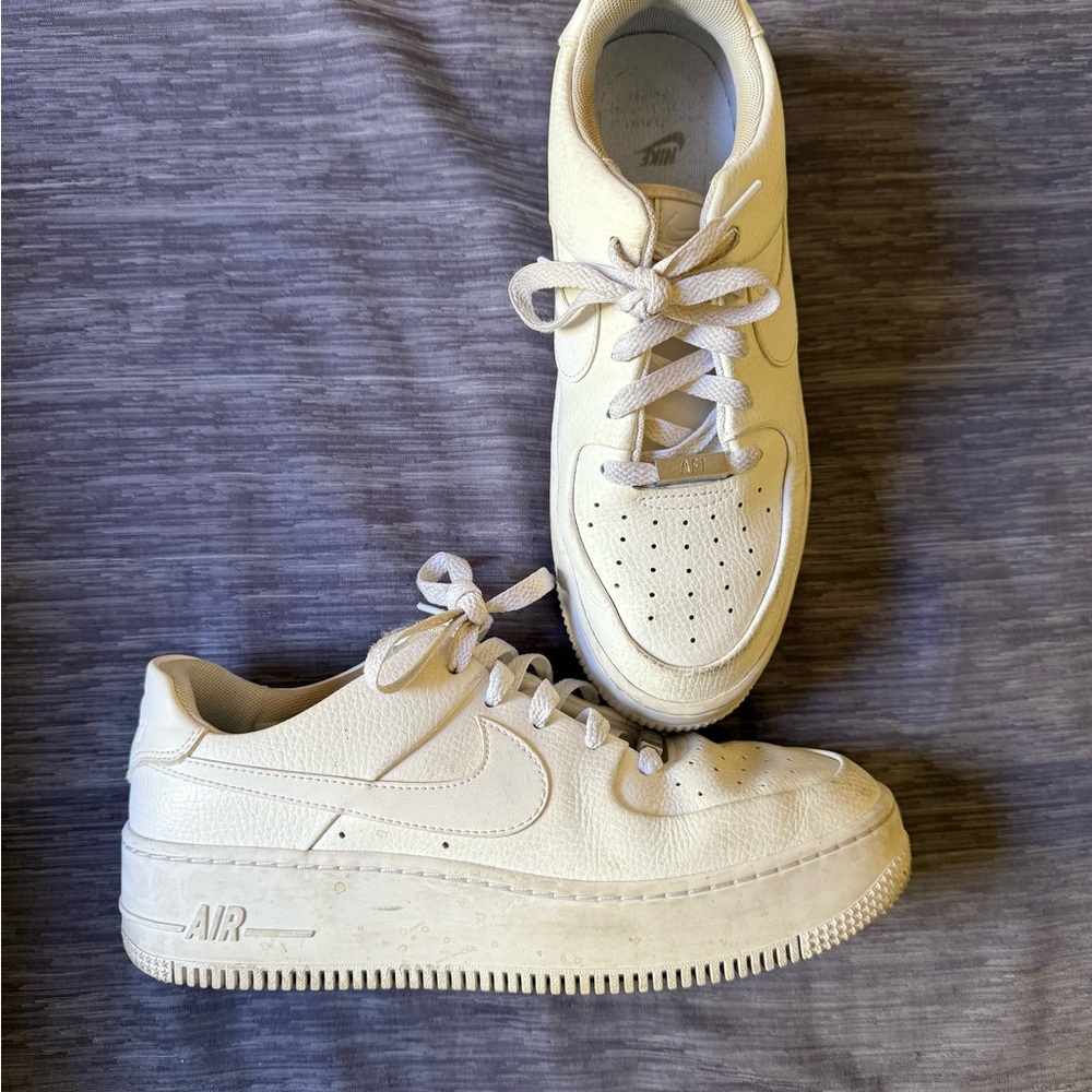 Nike Air Force 1 Sage Sneakers
